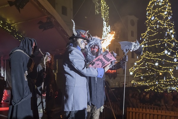 Andělé s Mikulášem plní přání