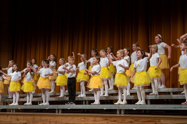 Přípravná oddělení pěveckého sboru JITRO Hradec Králové: Skřivánek A , Skřivánek B